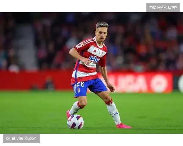 格拉纳达新援前锋逐步融入球队 主教练对其寄予厚望